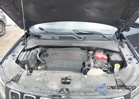 2019 Jeep Compass Latitude 4X4 z USA, uszkodzony, nr VIN 3C4NJDBB7KT596903